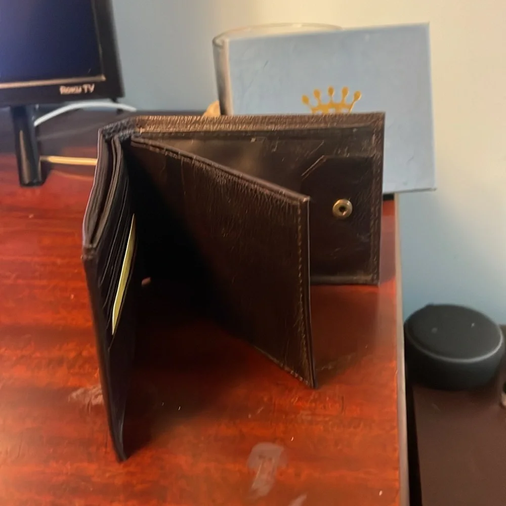 Leo & Co. European wallet. Never used still in the box.